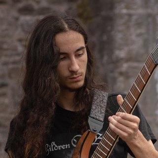 Fenh, guitare soliste